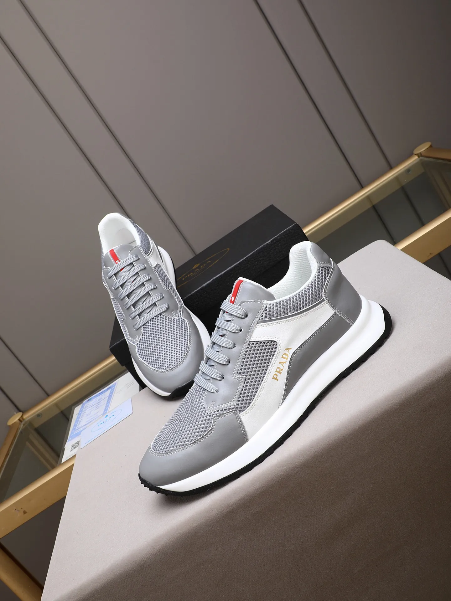 Men's shoes 💰460 Prada/Prada's new men's casual sports shoes, low-top lace-up sports shoes, fashionable and generous style, made of first-layer cowhide stitching and breathable mesh, soft, comfortable and breathable, tongue letter LOGO, finely crafted details, lightweight foam sole, fashionable and versatile! Size: 38-44 (45 customized)